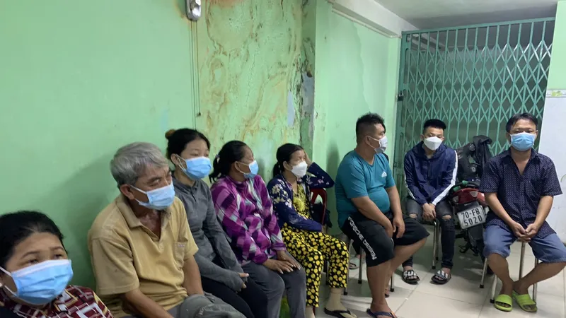 Nhóm đối tượng tại cơ quan công an. Ảnh: CHÍ THẠCH 