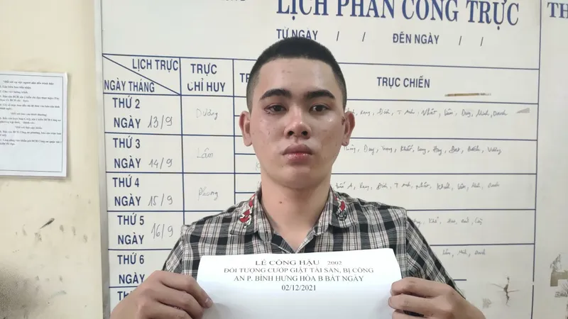 Đối tượng Hậu tại cơ quan công an. Ảnh: CHÍ THẠCH 