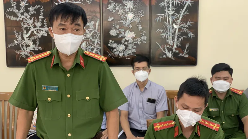 Quang cảnh buổi làm việc giữa Phòng PC07, Công an TPHCM với UBND quận 5 sáng ngày 7-12. Ảnh: CHÍ THẠCH
