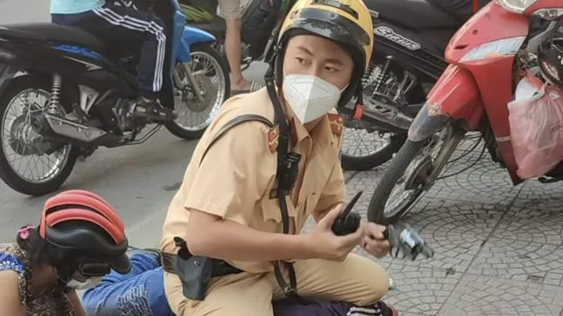 Lực lượng CSGT khống chế đối tượng Nguyên tại hiện trường