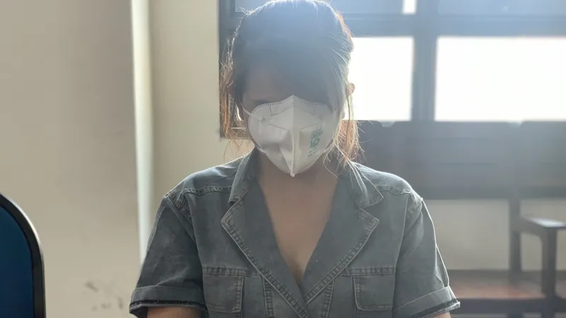 "Tú bà" Đặng Phương Mai tại cơ quan công an. Ảnh: CHÍ THẠCH 