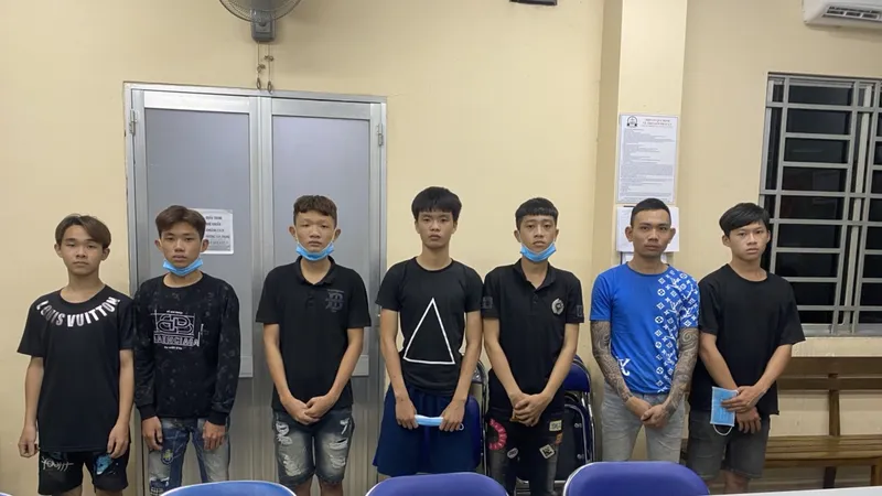 Nhóm đối tượng tại cơ quan công an 
