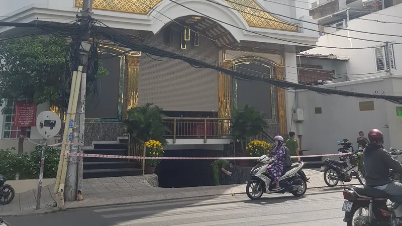 Công an khám nghiệm hiện trường 