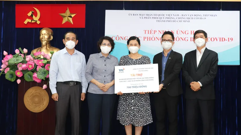 Công ty Cổ phần Toàn Hải Vân tài trợ kinh phí và vật tư y tế phòng chống dịch Covid-19 