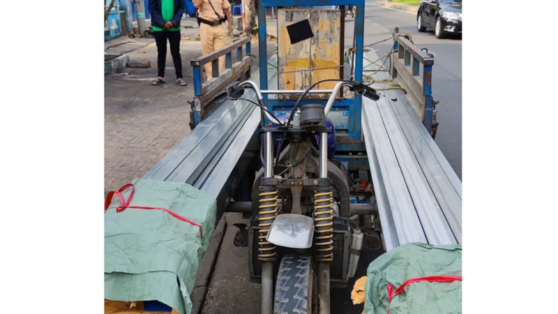 CSGT TPHCM xử lý nhiều xe cũ nát, xe tự chế trên địa bàn