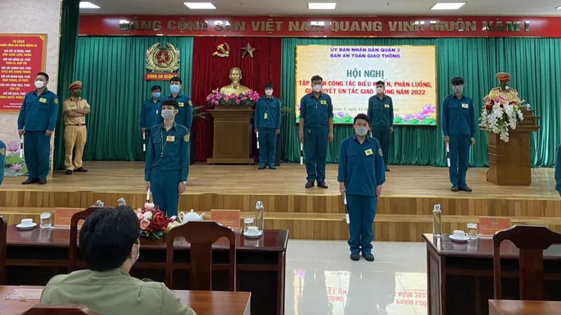 Công an quận 3 tập huấn cho lực lượng bảo vệ dân phố của 12 phường trên địa bàn. Ảnh: C.T