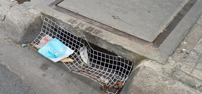 Cảnh báo tình trạng mất lưới chắn rác tại các hố ga