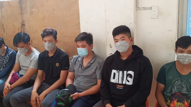 Nhóm đối tượng tại cơ quan công an 