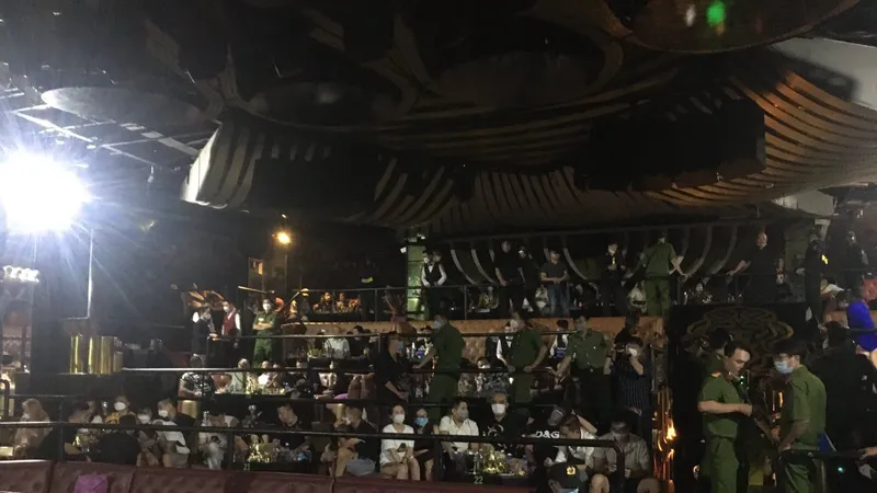  Lại phát hiện hàng chục khách dương tính ma túy ở quán bar vũ trường Ferso