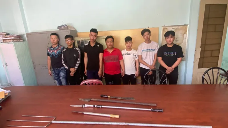 Ngăn chặn 2 nhóm thanh thiếu niên mang hung khí hẹn nhau "nói chuyện"