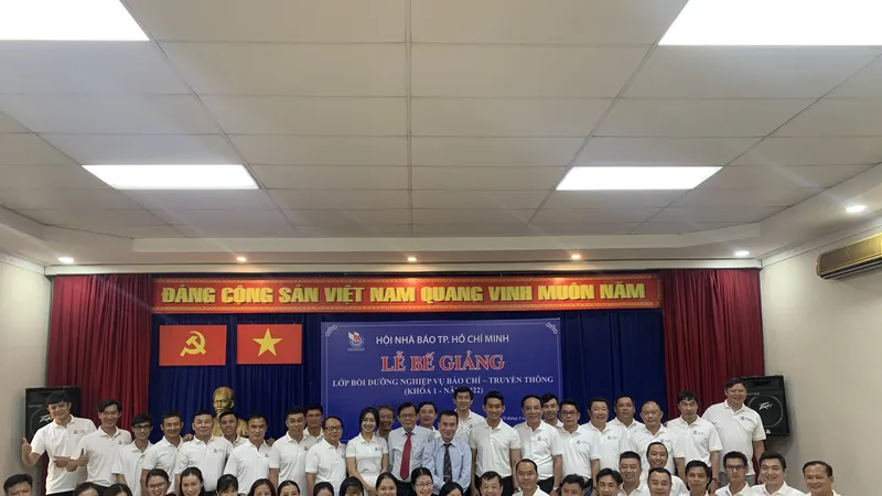 Gần 100 phóng viên, nhân viên hoàn thành lớp bồi dưỡng nghiệp vụ báo chí truyền thông