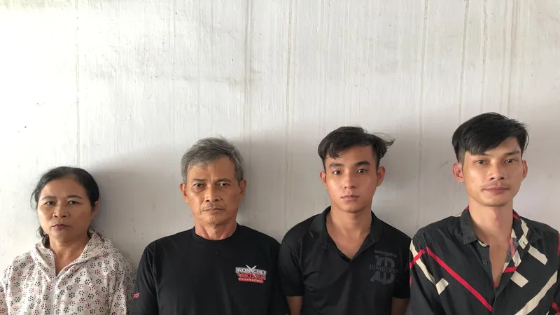 Nhóm đối tượng tại cơ quan công an 