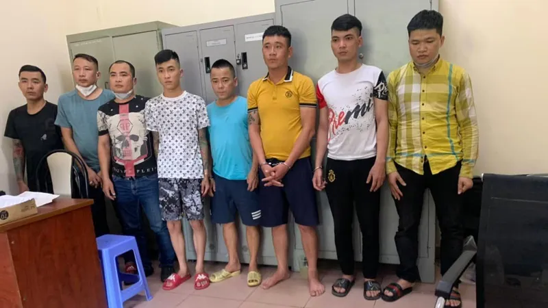 Nhóm đối tượng tại cơ qua công an