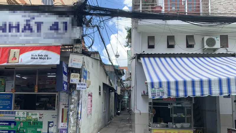 Con hẻm nơi xảy ra vụ án. Ảnh: CHÍ THẠCH 