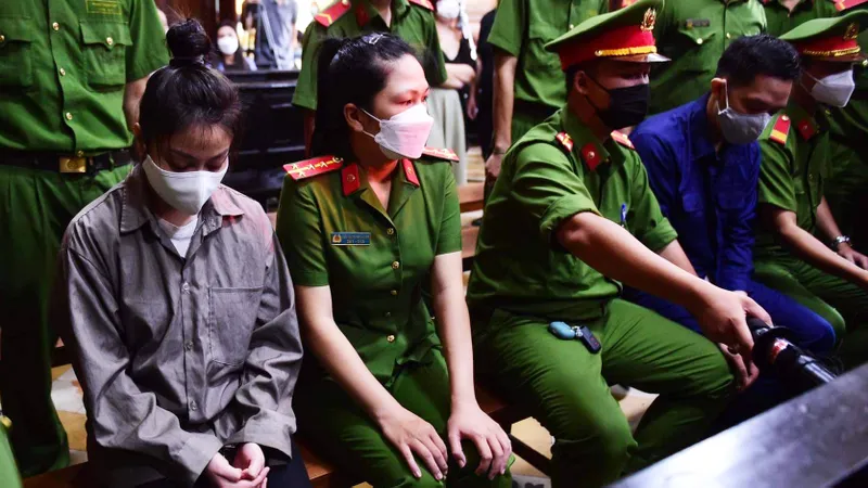 Vụ bé gái 8 tuổi tử vong ở TPHCM: Hội đồng xét xử quyết định hoãn phiên tòa