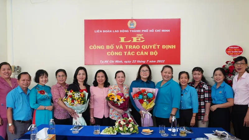 Lãnh đạo LĐLĐ TPHCM và quận Gò Vấp chúc mừng bà Đào Thị Hồng Hạnh