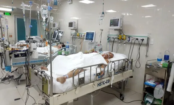 Một bệnh nhân đang điều trị tại Khoa Hồi sức tích cực chống độc. Ảnh: M.N