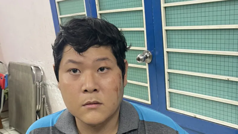 Nghi phạm Duy tại cơ quan công an. Ảnh: C.T