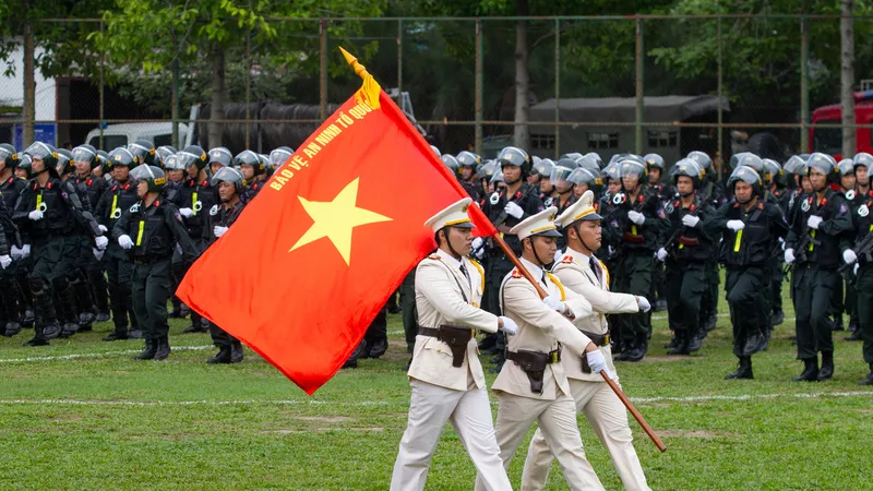 Ra mắt Trung đoàn Cảnh sát cơ động dự bị chiến đấu thuộc Công an TPHCM. Ảnh: HOÀNG HÙNG 