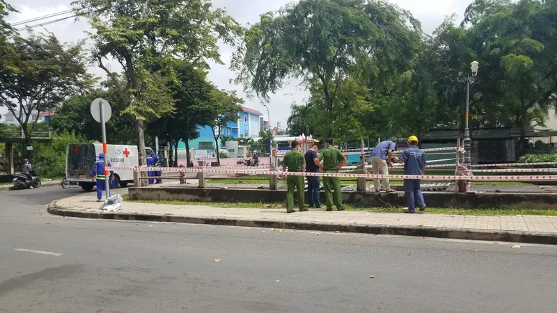 Công an khám nghiệm hiện trường. Ảnh: C.T