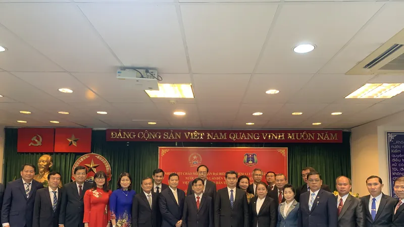 Viện KSND tối cao Lào thăm làm việc tại Viện KSND TPHCM. Ảnh: CHÍ THẠCH 