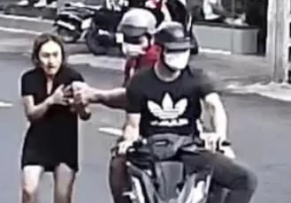 Truy bắt kẻ cướp giật tài sản của cô gái đang đi bộ