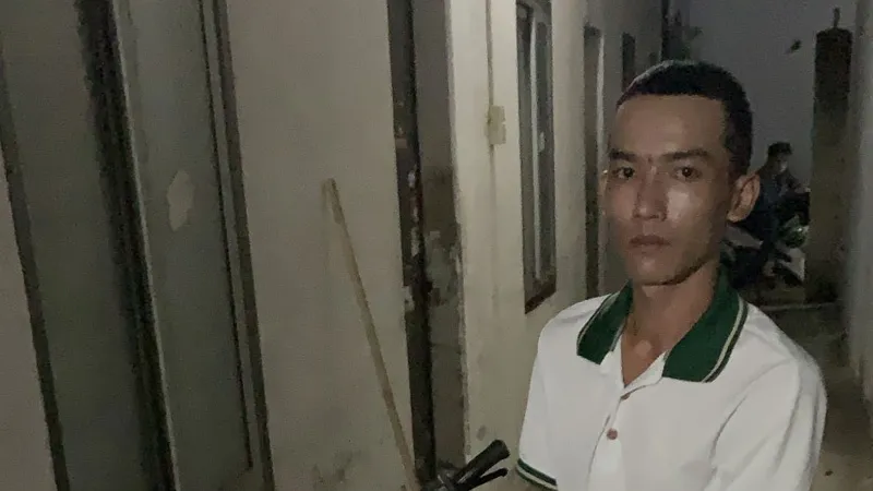 Nghi phạm Thắng cùng phương tiện gây án lúc bị bắt. Ảnh: C.T