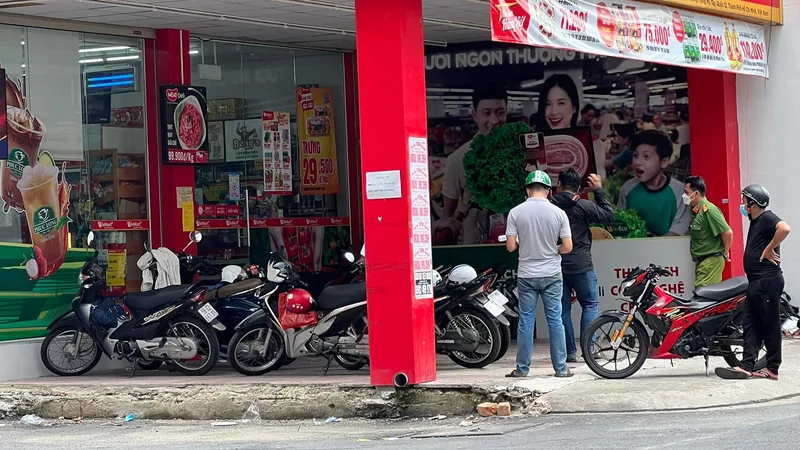 Công an khám nghiệm hiện trường