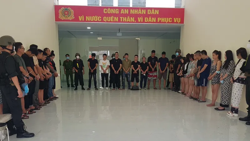 Đối tượng Nguyễn Hoàng Ân tại cơ quan công an. Ảnh: C.T