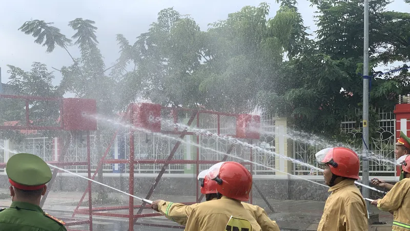28 đội tham dự PCCC ở huyện Hóc Môn