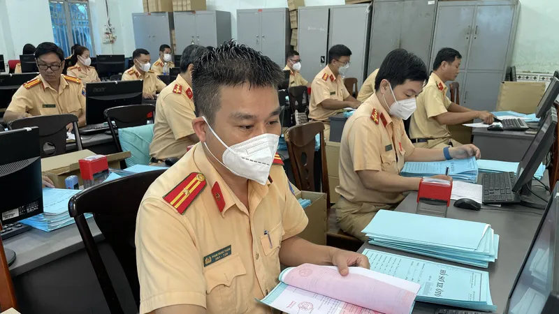 Phòng PC08 rà soát, cập nhật, bổ sung dữ liệu đăng ký, quản lý phương tiện giao thông ở TPHCM