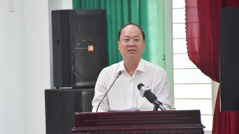Phó Bí thư Thành ủy TPHCM Nguyễn Hồ Hải phát biểu chỉ đạo tại Hội nghị Ban Chấp hành Đảng bộ huyện Hóc Môn lần thứ 10. Ảnh: CHÍ THẠCH 