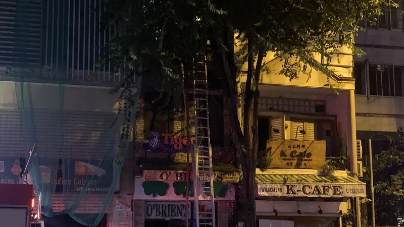 Công an phong tỏa hiện trường. Ảnh: CHÍ THẠCH 