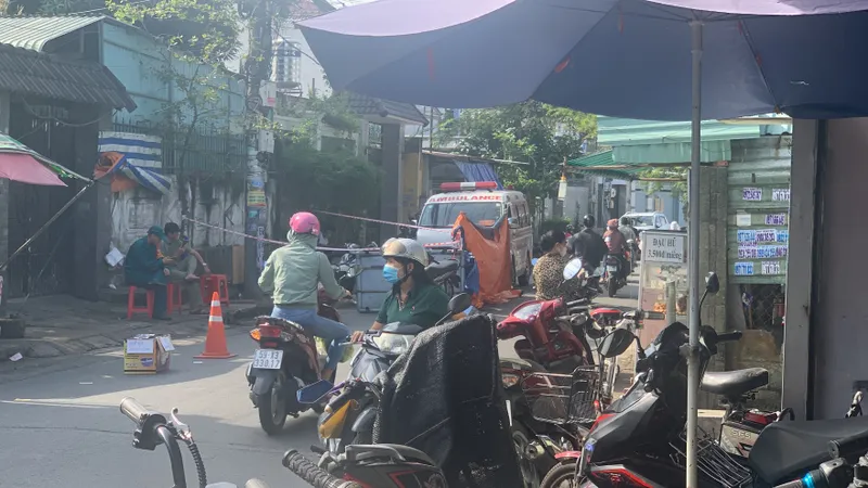 Công an phong tỏa hiện trường. Ảnh: CHÍ THẠCH 