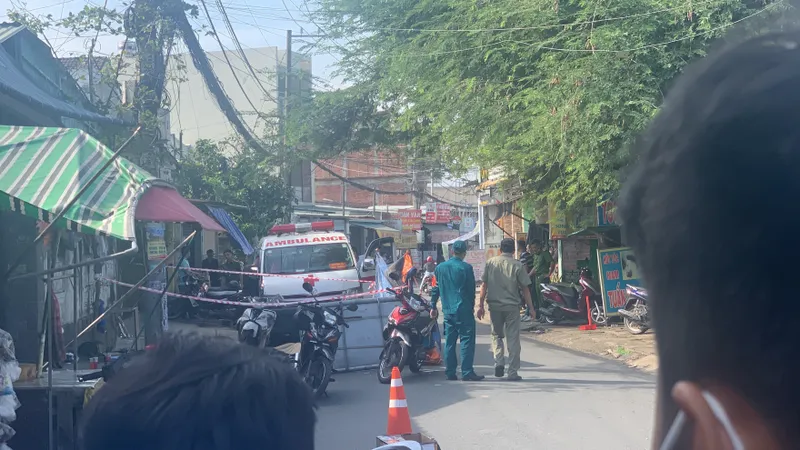 Công an phong tỏa hiện trường. Ảnh: CHÍ THẠCH 