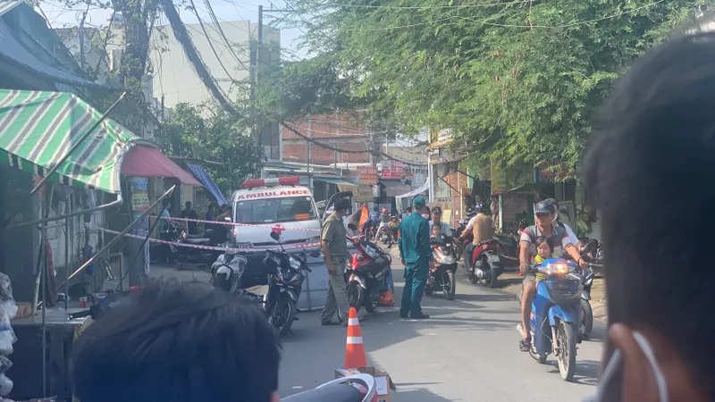 Công an khám nghiệm hiện trường một vụ án trước đó. Ảnh: CHÍ THẠCH