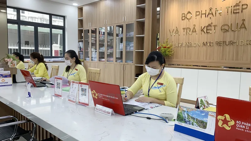 Quận 11 trả kết quả giải quyết thủ tục hành chính qua bưu điện và thanh toán không dùng tiền mặt