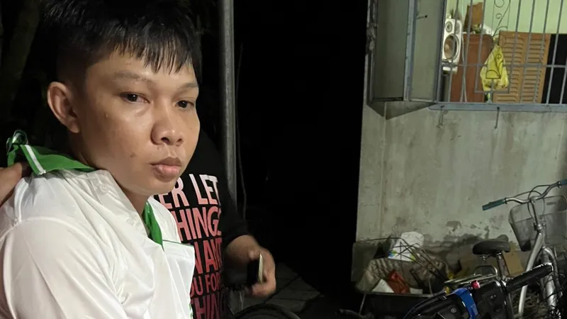 Nghĩa lúc bị bắt. Ảnh: CHÍ THẠCH 