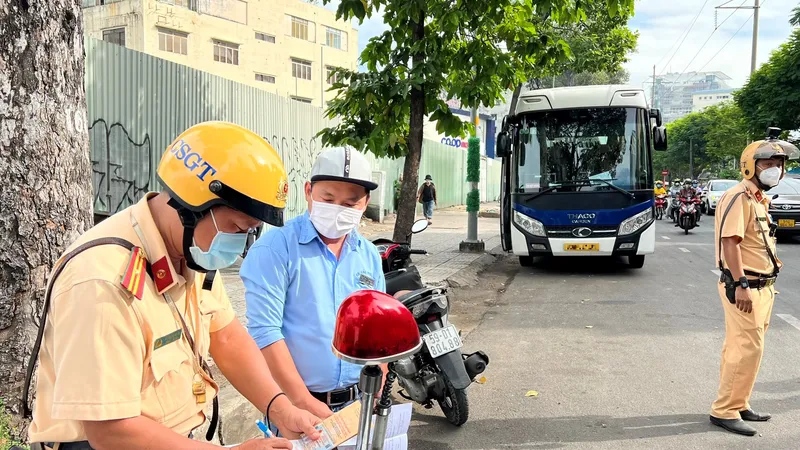 CSGT TPHCM xử lý gần 600 xe ô tô khách vi phạm trong 1 tuần