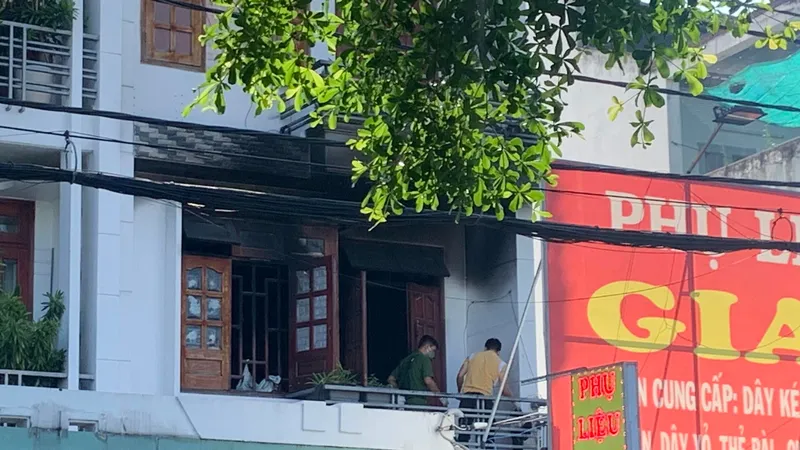 Công an khám nghiệm hiện trường 