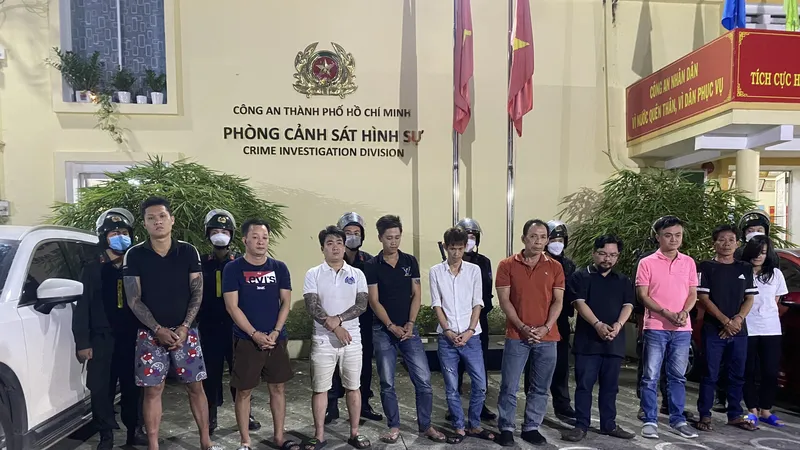 Băng giang hồ tại cơ quan công an