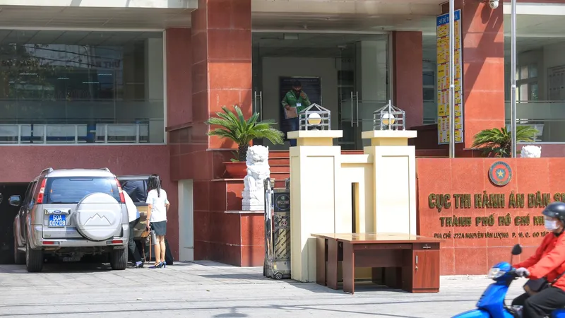 Cơ quan điều tra Viện KSND Tối cao khám xét nơi làm việc của bà Hạnh ngày 21-12