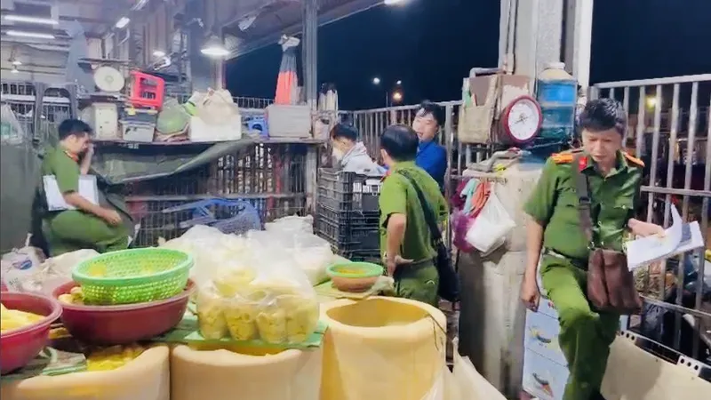 Lực lượng chức năng tại hiện trường 