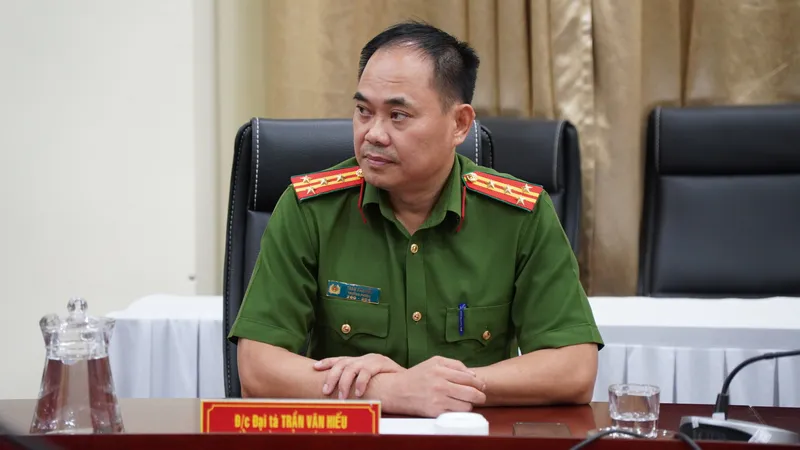 Đại tá Trần Văn Hiếu, Trưởng Phòng PC02, Công an TPHCM tại buổi họp báo. Ảnh: CHÍ THẠCH 