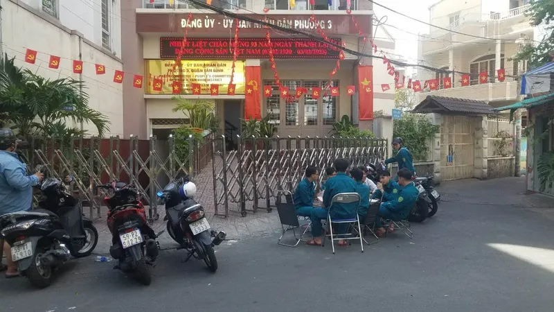 Lực lượng chức năng phong tỏa hiện trường 