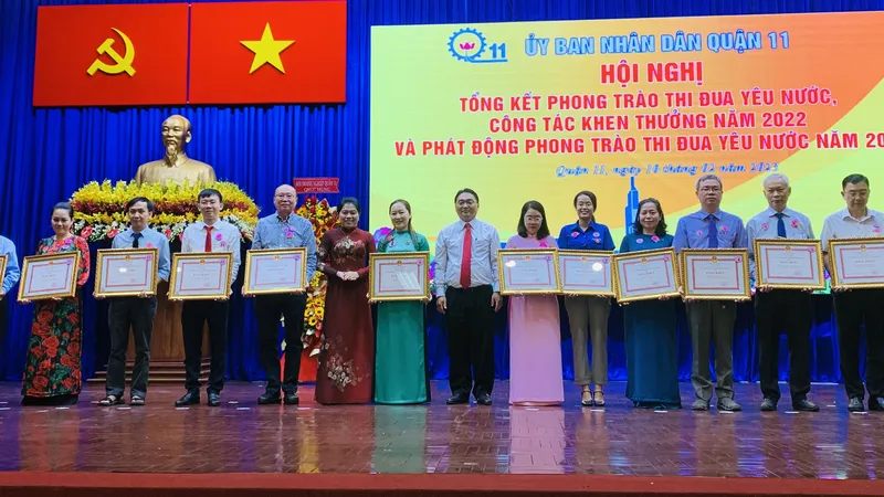Khen thưởng nhiều cá nhân, tập thể có thành tích xuất sắc trong phong trào thi đua yêu nước tại quận 11
