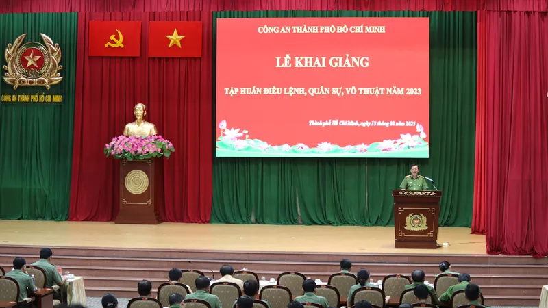 Hơn 430 cán bộ chiến sĩ Công an TPHCM tập huấn điều lệnh, võ thuật