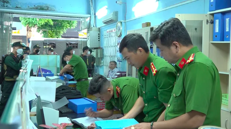 Công an khám xét tại Chi cục đăng kiểm 