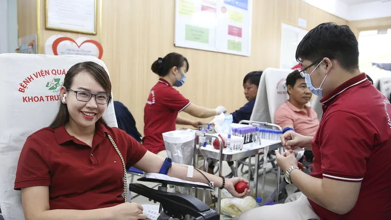 Hơn 600 cán bộ, nhân viên, người lao động hiến máu 