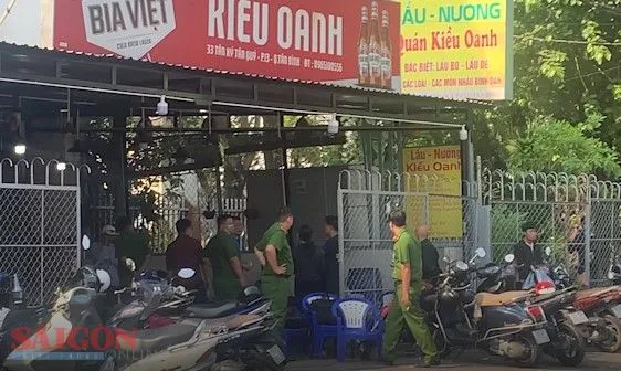 Công an phong tỏa khám nghiệm hiện trường. Ảnh: C.T